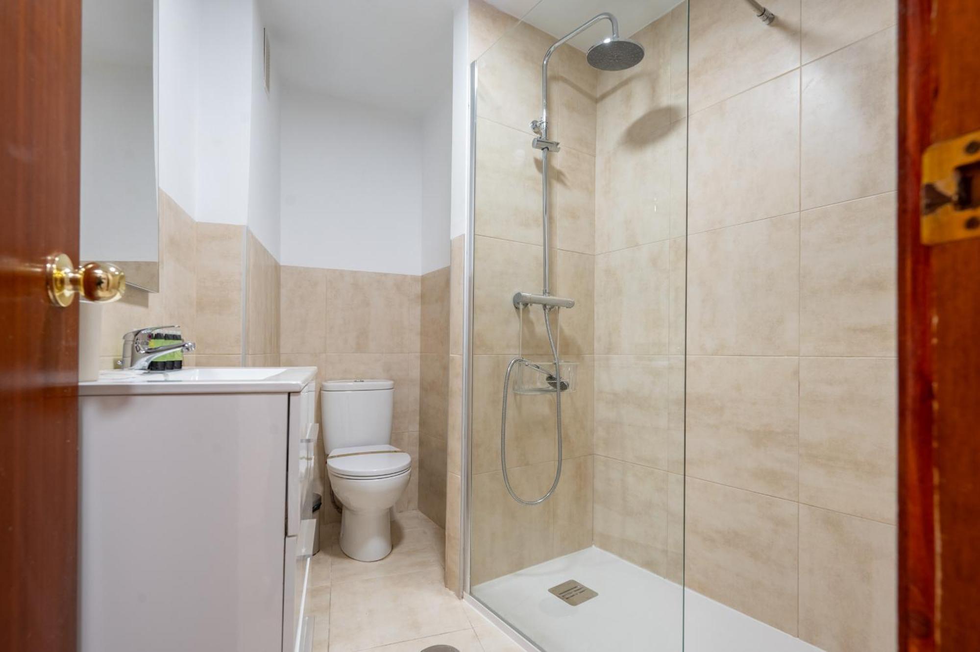 Bright Apt. Puerta Osario 3 Bedrooms 2 Bathrooms * Séville